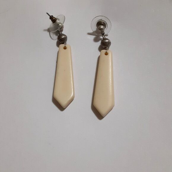 Cream tone resin 2" earrings minimalist natural tones - Picture 2 of 2